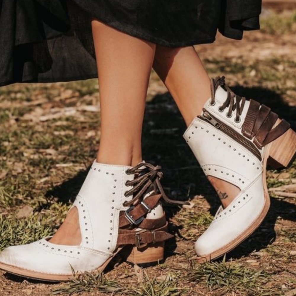 FreeBird Desert White Boots size 8
